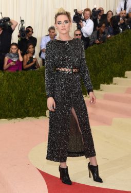 NEW YORK, NY - MAY 02: Actress Kristen Stewart attends the "Manus x Machina: Fashion In An Age Of Technology" Costume Institute Gala at Metropolitan Museum of Art on May 2, 2016 in New York City. (Photo by Jamie McCarthy/FilmMagic)